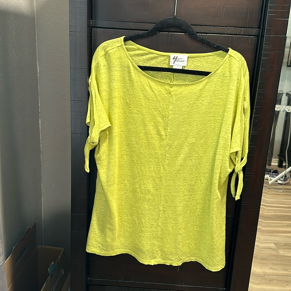 Ladies Large shirt sleeve top